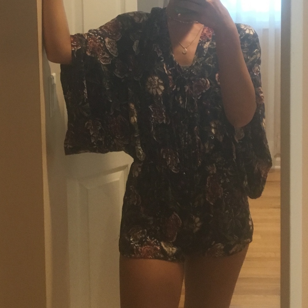 Short-Sleeved Navy Blue Floral Romper - Size Small